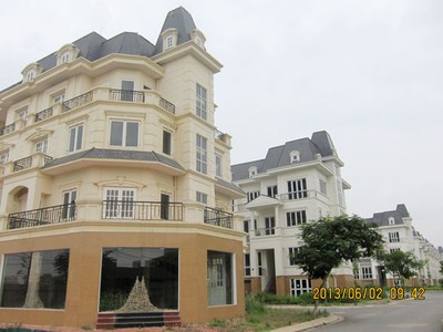 Khốn đốn vì nhà đã xong không người nhận